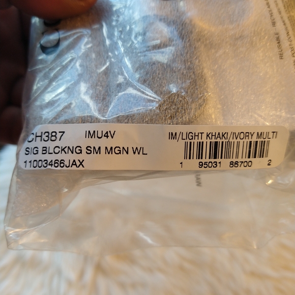 Coach Beige and Cream Signature Morgan Wallet New With Tags 🎁🎁 - Picture 4 of 15